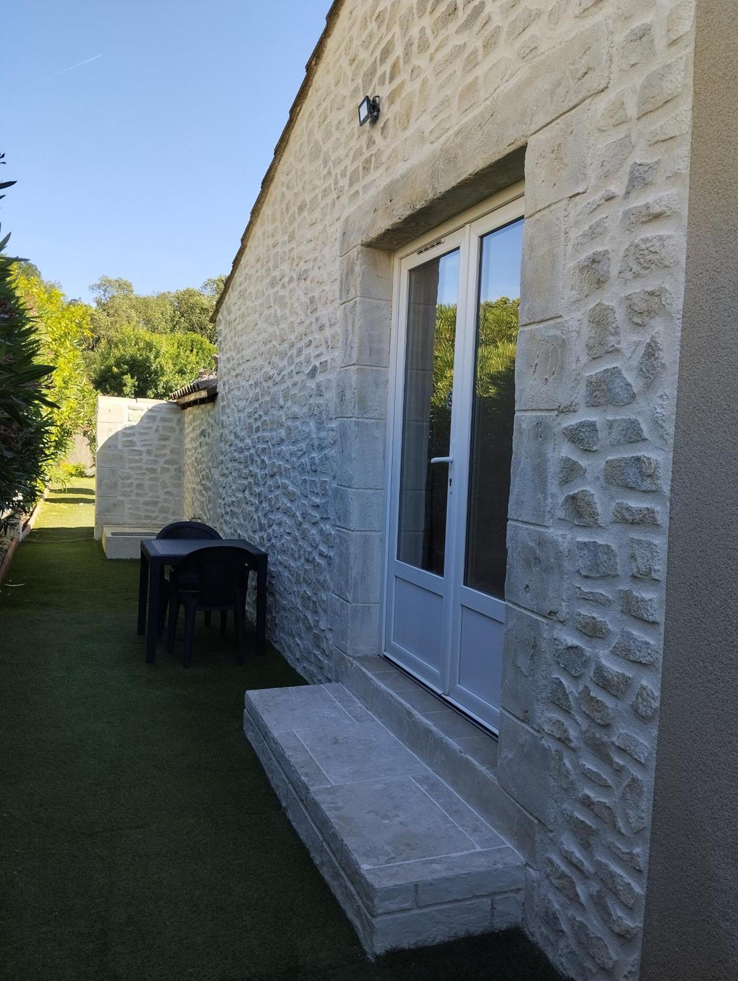 Bienvenue Au Pied Des Alpilles Lejlighed Saint-Étienne-du-Grès Eksteriør billede